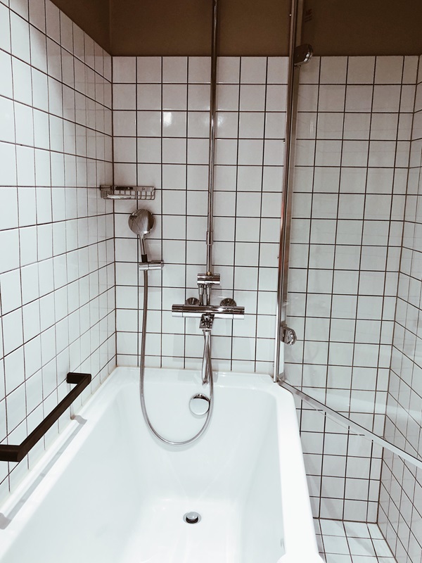 Shower-Bathtub Combination